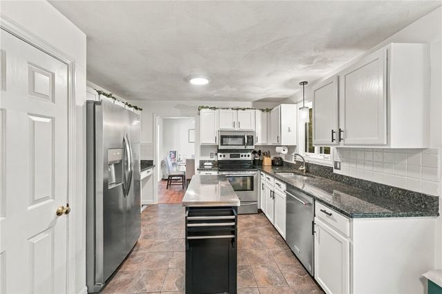 93 Pilgrim Avenue, Coventry, RI 02816