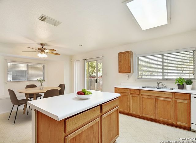 5643 Lovett Oaks, San Antonio, TX 78218