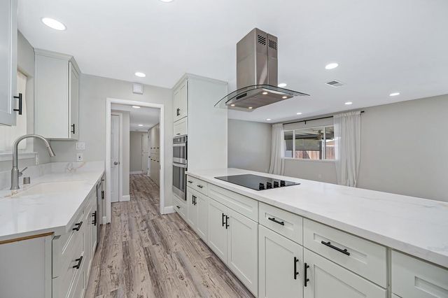 7284 Farm Dale Way, Sacramento, CA 95831