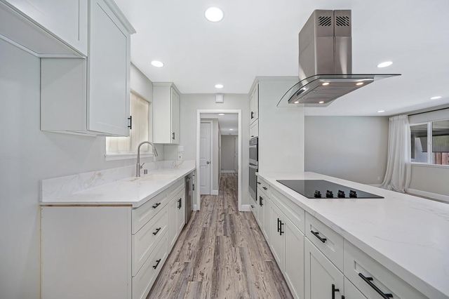 7284 Farm Dale Way, Sacramento, CA 95831