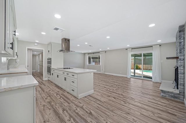 7284 Farm Dale Way, Sacramento, CA 95831