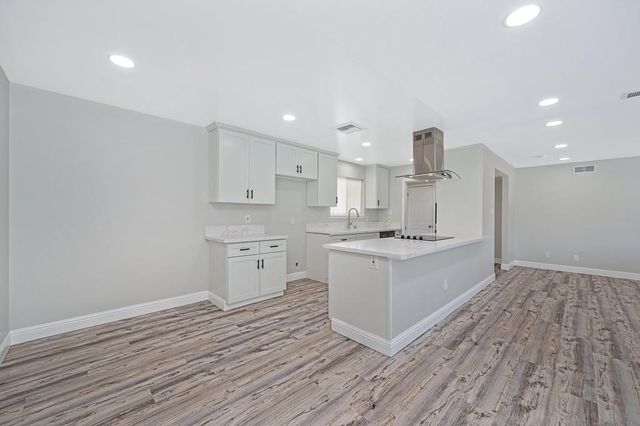 7284 Farm Dale Way, Sacramento, CA 95831