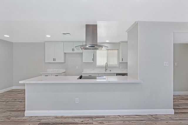 7284 Farm Dale Way, Sacramento, CA 95831