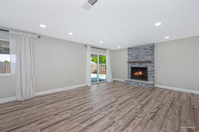 7284 Farm Dale Way, Sacramento, CA 95831