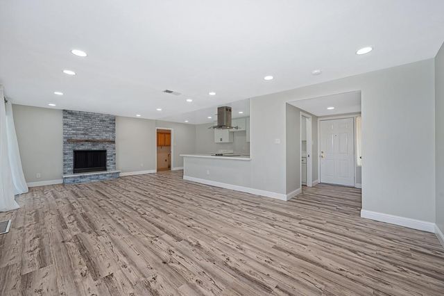 7284 Farm Dale Way, Sacramento, CA 95831