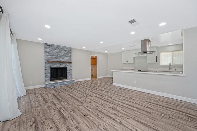 7284 Farm Dale Way, Sacramento, CA 95831