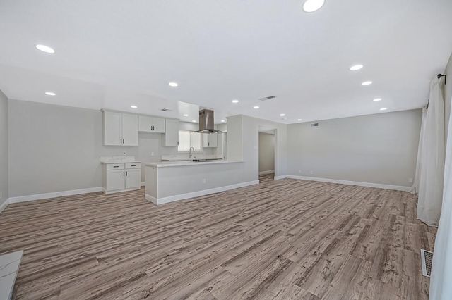 7284 Farm Dale Way, Sacramento, CA 95831