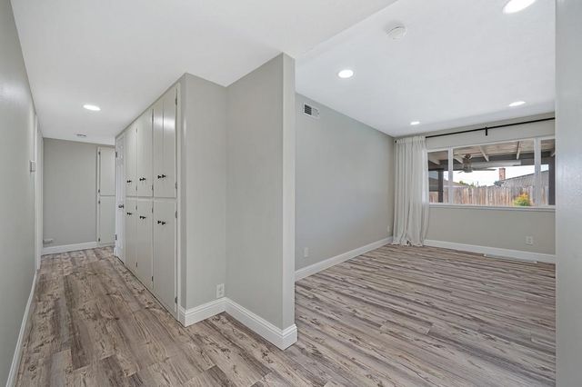 7284 Farm Dale Way, Sacramento, CA 95831