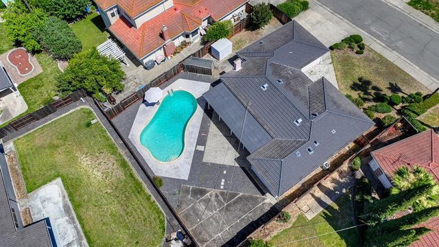7284 Farm Dale Way, Sacramento, CA 95831