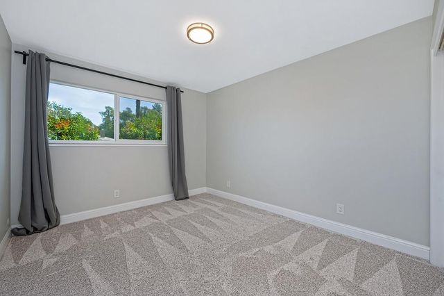 7284 Farm Dale Way, Sacramento, CA 95831