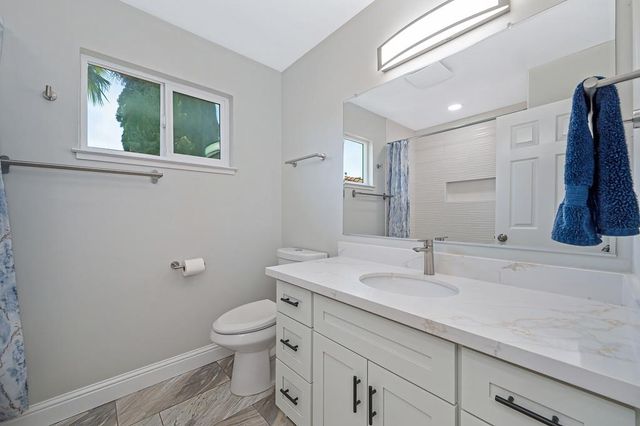 7284 Farm Dale Way, Sacramento, CA 95831