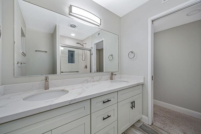 7284 Farm Dale Way, Sacramento, CA 95831