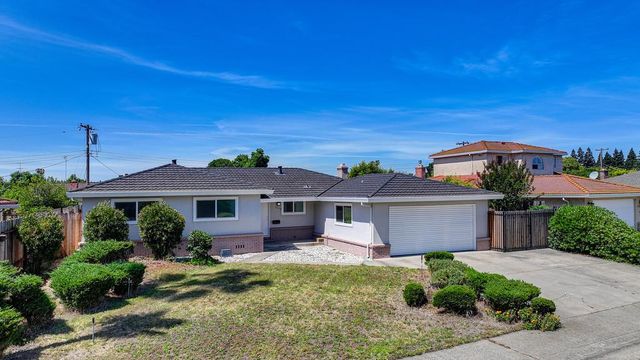 7284 Farm Dale Way, Sacramento, CA 95831