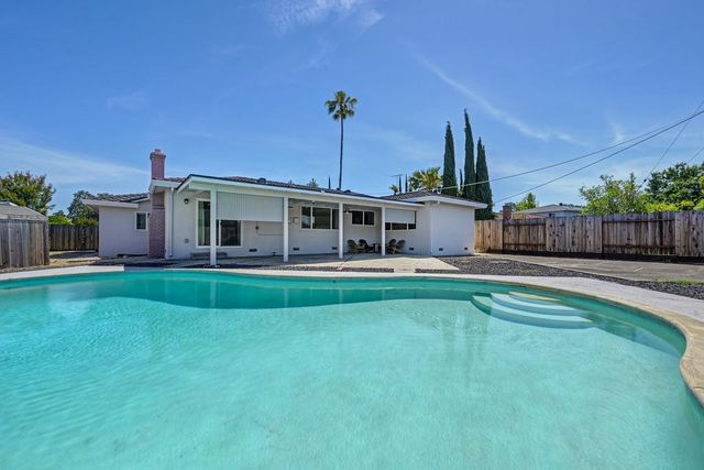 7284 Farm Dale Way, Sacramento, CA 95831