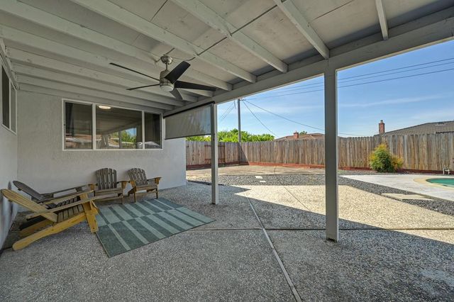 7284 Farm Dale Way, Sacramento, CA 95831