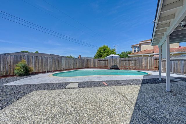 7284 Farm Dale Way, Sacramento, CA 95831