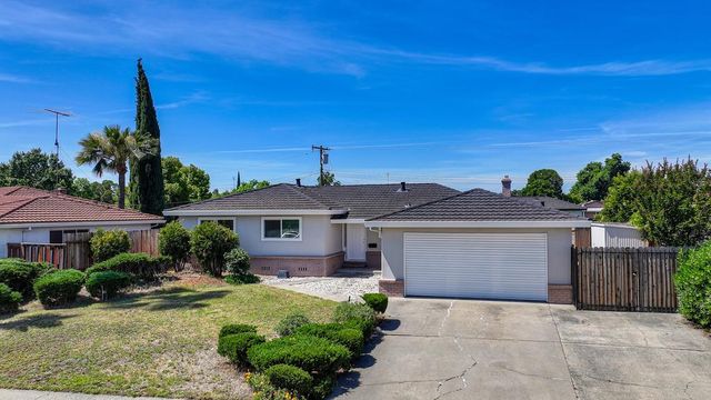 7284 Farm Dale Way, Sacramento, CA 95831