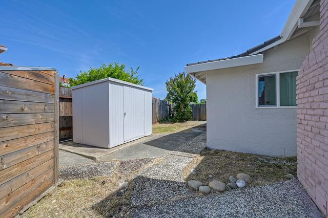 7284 Farm Dale Way, Sacramento, CA 95831