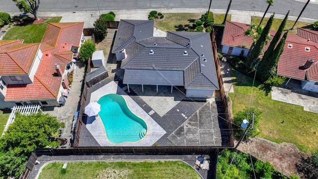 7284 Farm Dale Way, Sacramento, CA 95831