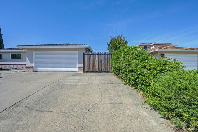 7284 Farm Dale Way, Sacramento, CA 95831