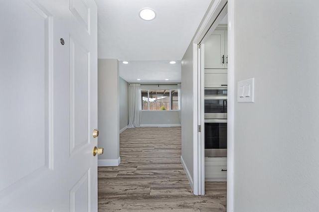 7284 Farm Dale Way, Sacramento, CA 95831