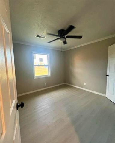 207 S Bowers Avenue, Iowa, LA 70647