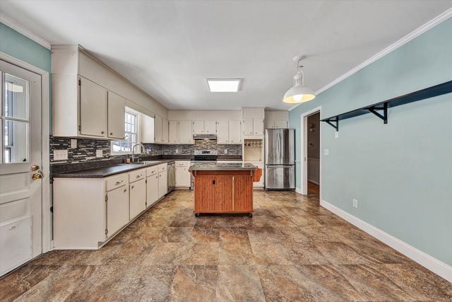 3552 Forester RD, Roanoke, VA 24015