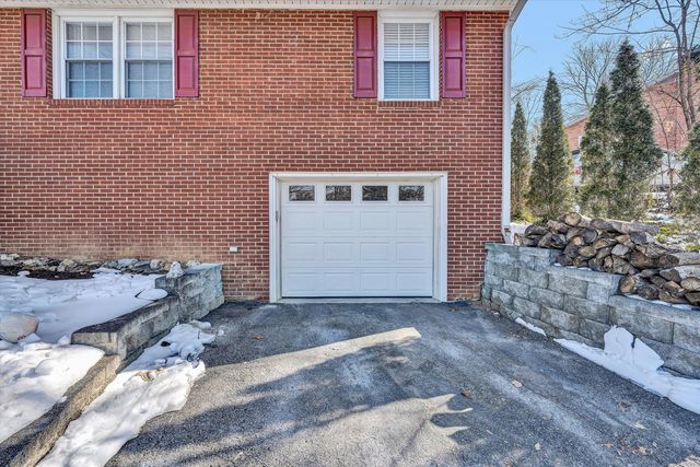 3552 Forester RD, Roanoke, VA 24015