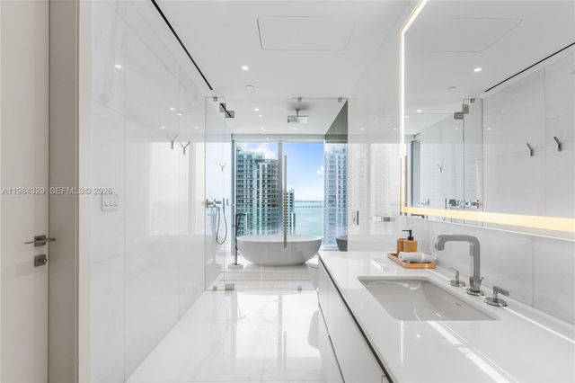 300 Biscayne Boulevard Way 2601E, Miami, FL 33131