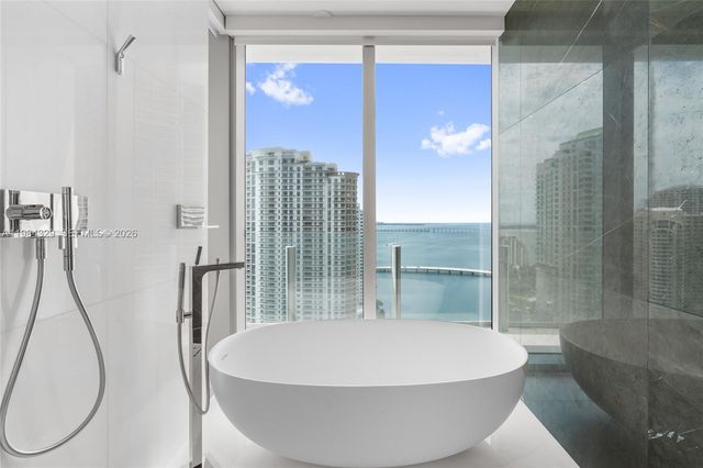 300 Biscayne Boulevard Way 2601E, Miami, FL 33131