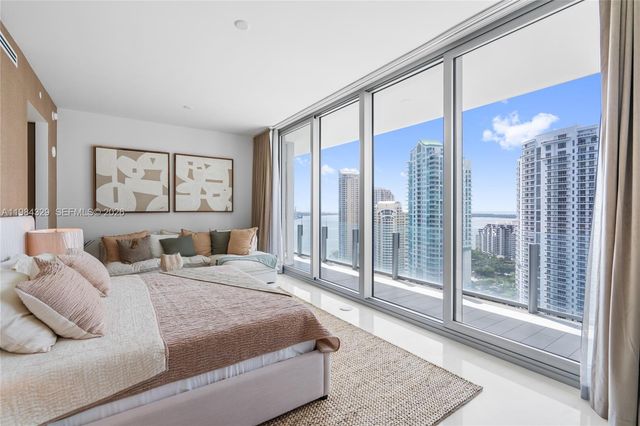 300 Biscayne Boulevard Way 2601E, Miami, FL 33131