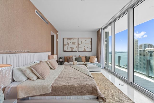 300 Biscayne Boulevard Way 2601E, Miami, FL 33131