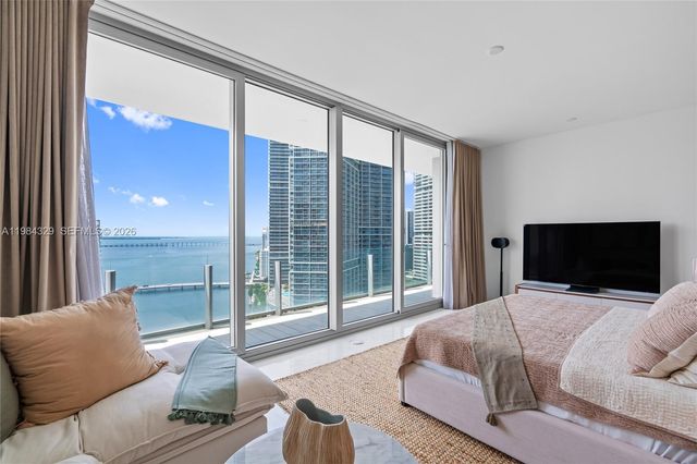 300 Biscayne Boulevard Way 2601E, Miami, FL 33131