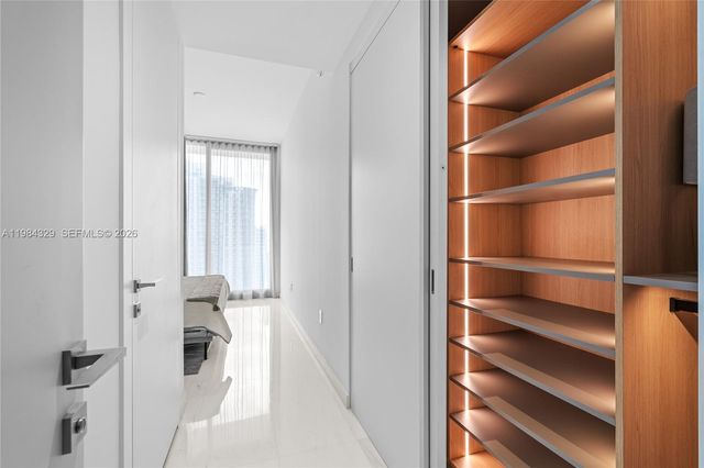 300 Biscayne Boulevard Way 2601E, Miami, FL 33131