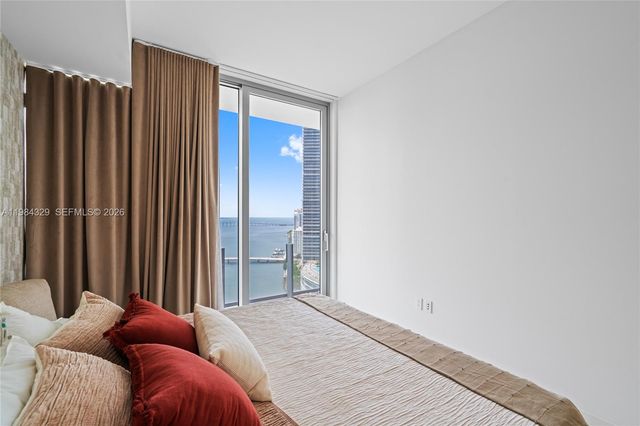 300 Biscayne Boulevard Way 2601E, Miami, FL 33131