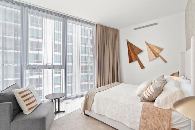 300 Biscayne Boulevard Way 2601E, Miami, FL 33131