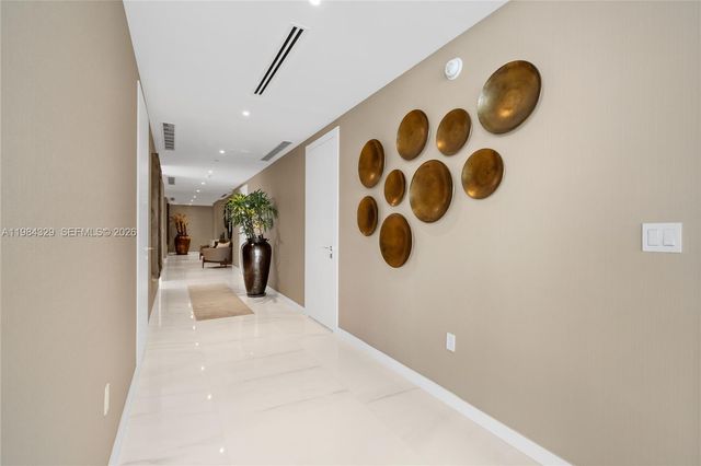 300 Biscayne Boulevard Way 2601E, Miami, FL 33131