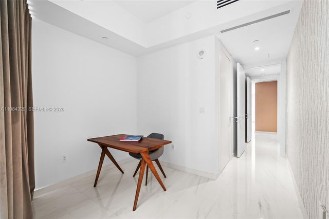 300 Biscayne Boulevard Way 2601E, Miami, FL 33131