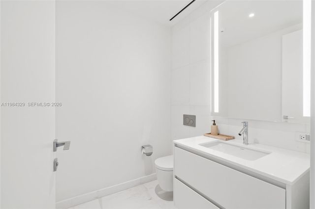 300 Biscayne Boulevard Way 2601E, Miami, FL 33131