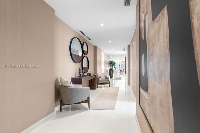300 Biscayne Boulevard Way 2601E, Miami, FL 33131
