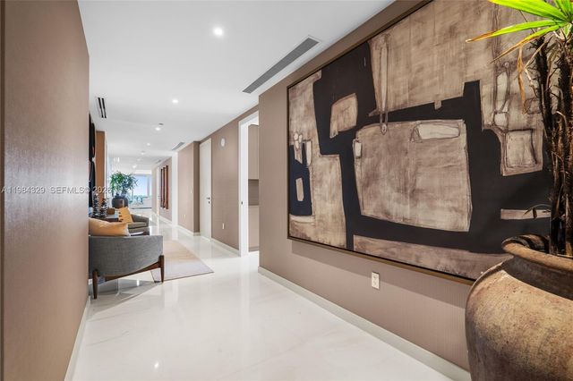 300 Biscayne Boulevard Way 2601E, Miami, FL 33131