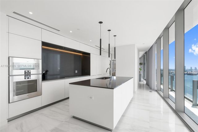 300 Biscayne Boulevard Way 2601E, Miami, FL 33131
