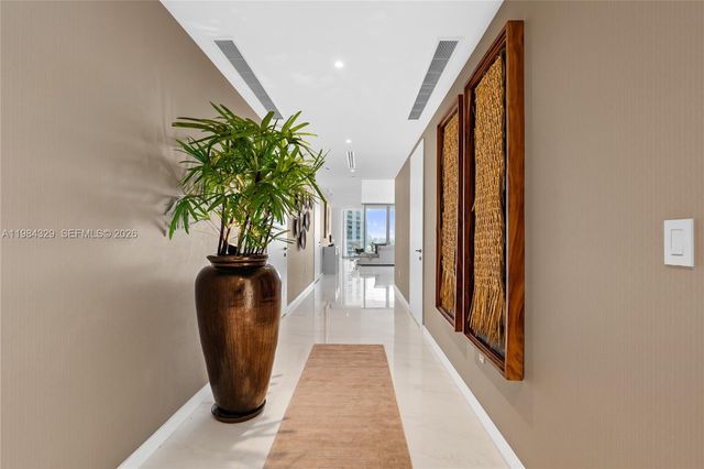 300 Biscayne Boulevard Way 2601E, Miami, FL 33131