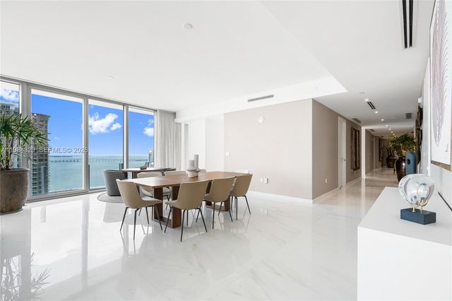 300 Biscayne Boulevard Way 2601E, Miami, FL 33131