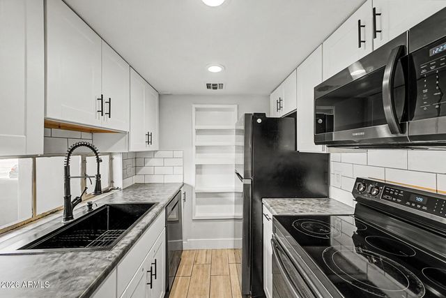 1449 E HIGHLAND Avenue 3, Phoenix, AZ 85014