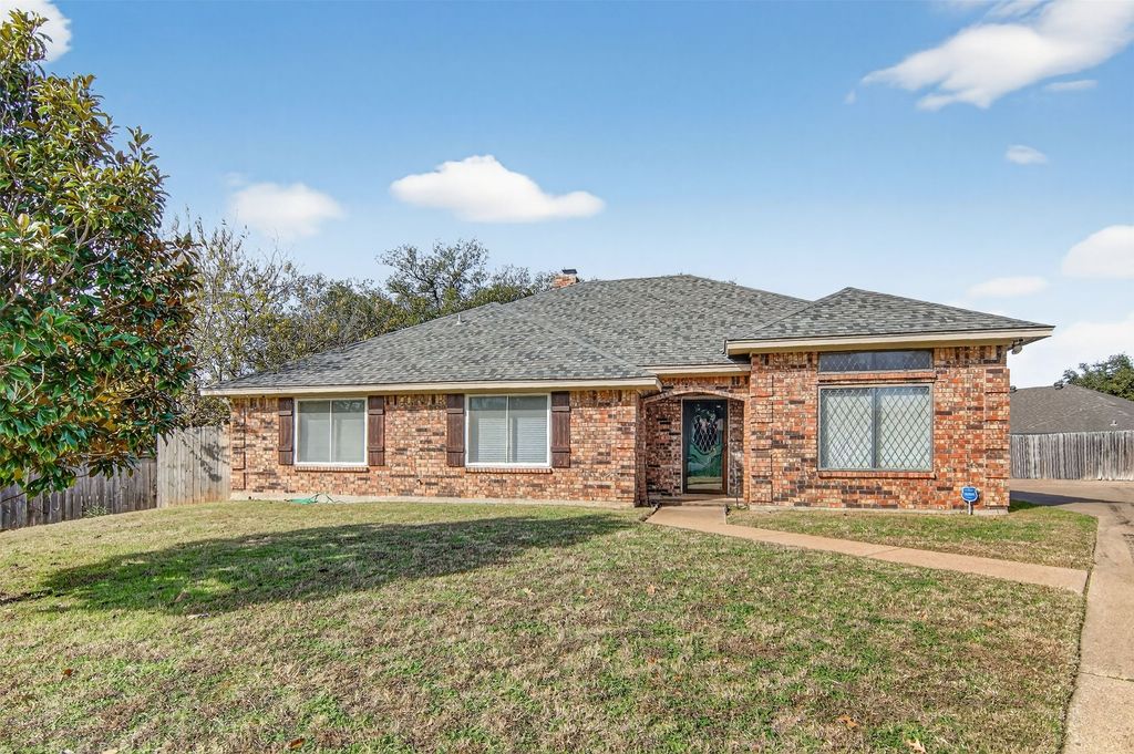 7864 Mahonia Drive, Fort Worth, TX 76133