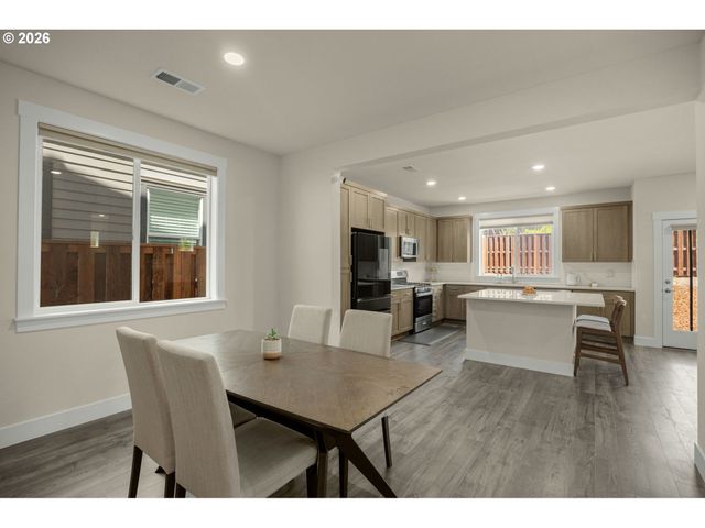 12440 Sw DOUBLETOP Dr, Beaverton, OR 97007