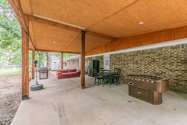 904 Sherman St, Tioga, TX 76271