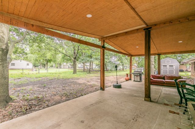 904 Sherman St, Tioga, TX 76271