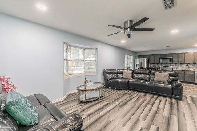 904 Sherman St, Tioga, TX 76271